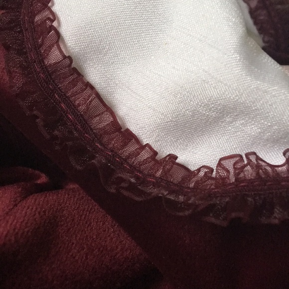 Beautiful Burgundy Velvet Holiday Dress Size 5 - Picture 7 of 7